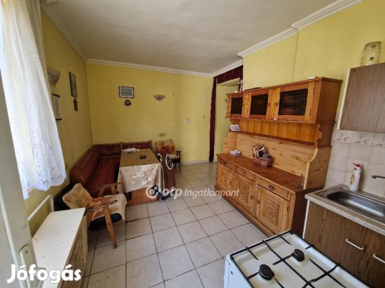 Birii eladó 75 nm-es ház
