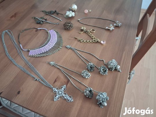 Bizsu, nyaklánc, gyűrű, fülbevaló