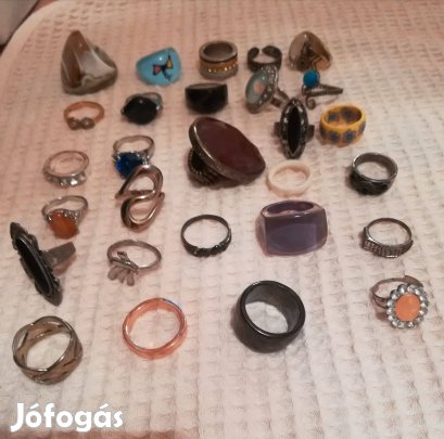 Bizsuk különböző méretűek anyagúak,gyűrűk,láncok,sokféle,olcsón!/75-56
