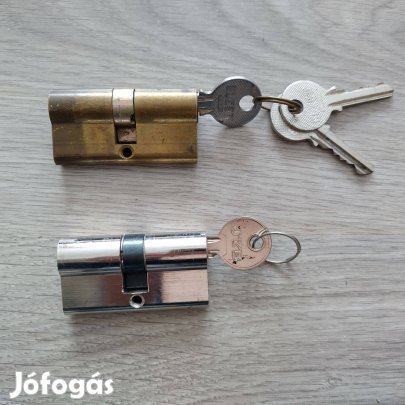 Biztonsági ajtózár betétek (2 db) jó állapotban egyben eladó