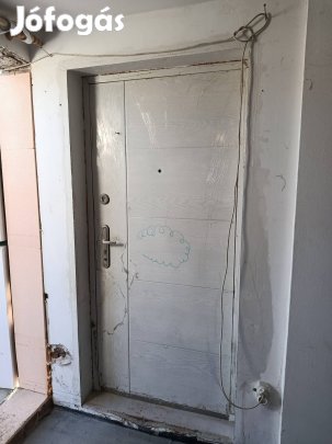 Biztonsági bejárati ajtó még fóliás