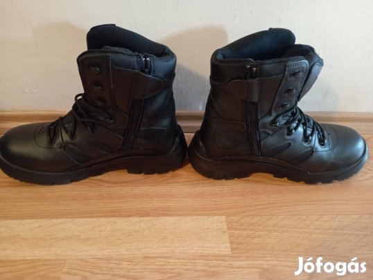 Black Knight márkájú bakancs