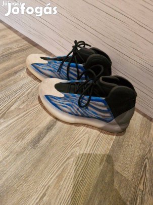 Blue Keresek: Adidas Yeezy Quantum Frozen 1