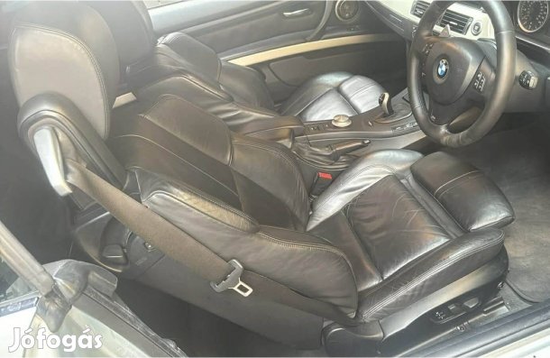 Bmw e93 M3 ülések ajtó kárpittal