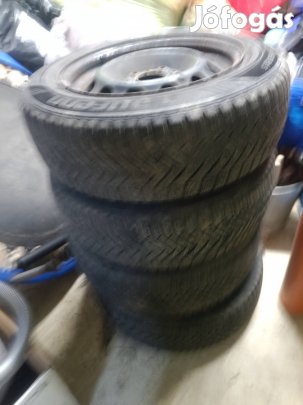 Bmw téli szett lemezfelnin