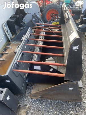 Bobcat gyári trágyavilla