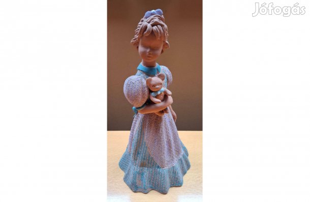 Bod Éva Kislány macival terrakotta szobor