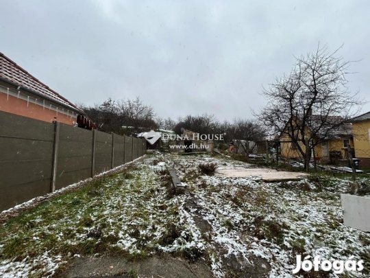 Bodajki eladó 735 nm-es telek