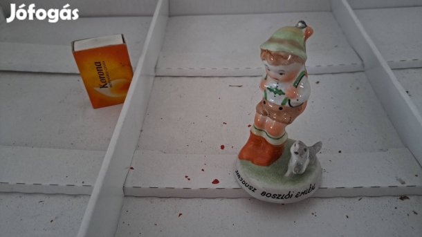 Bodrogkeresztúri kerámia vadász fiú kutyával