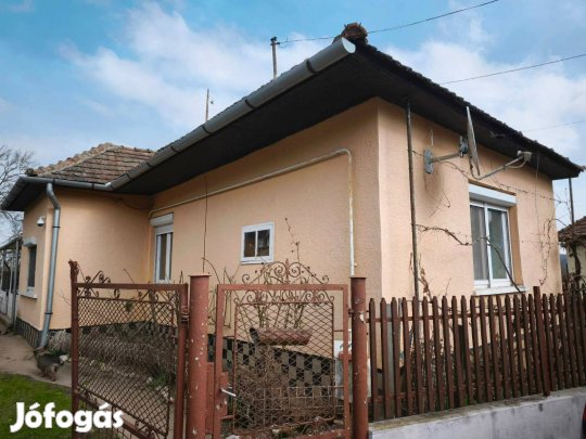 Bódvaszilas 3 szobás + nappalis jó állapotú családi ház