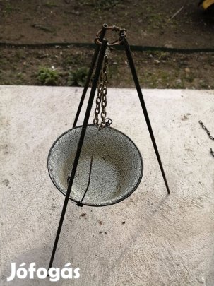 Bogrács állvánnyal