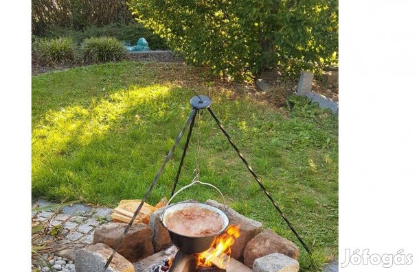 Bogrács állvánnyal