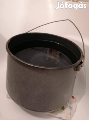 Bogrács vagy üst álvánnyal 12 literes