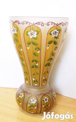 Bohemia váza különlegesség. Sávos virágos zománc festéssel