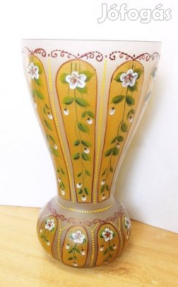 Bohemia váza különlegesség. Sávos virágos zománc festéssel