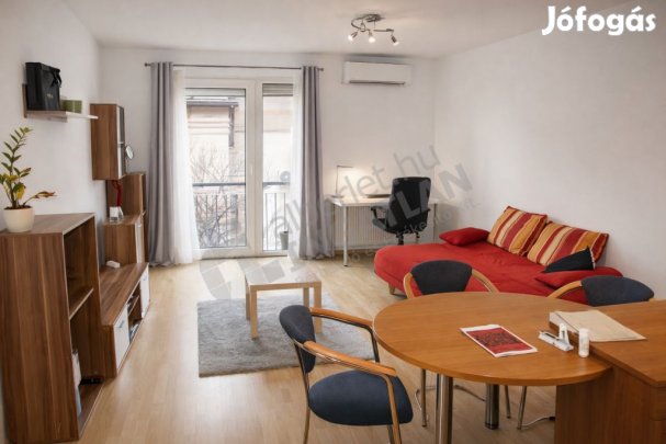 Bokréta utcában újszerű nappali plusz hálós lakás