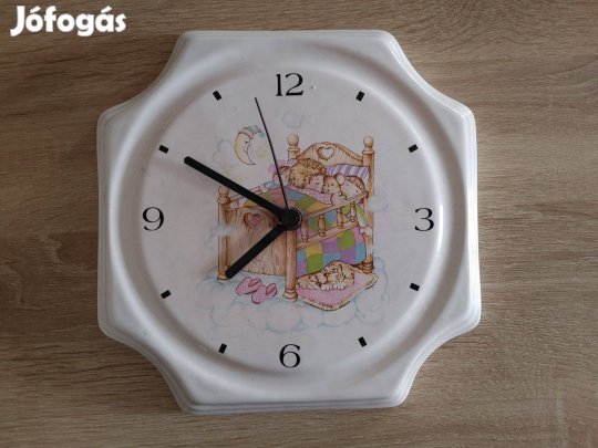 Boldog család falióra