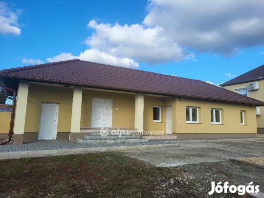 Boldogi 155 nm-es ház eladó