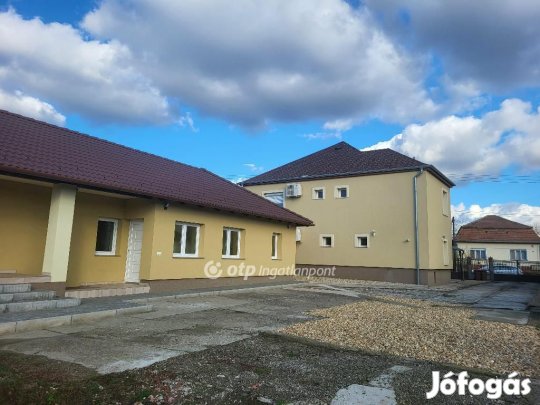 Boldogi 155 nm-es ház eladó