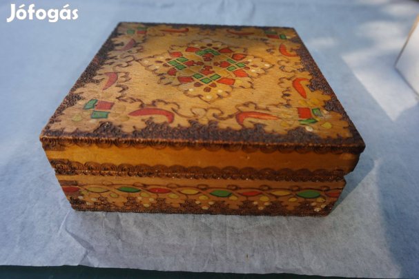 Bolgár népművészeti fafaragás díszdoboz eladó