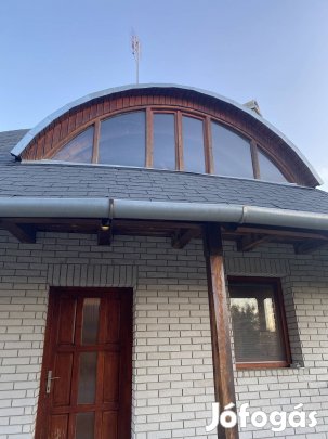 Boltíves ablak kerettel eladó