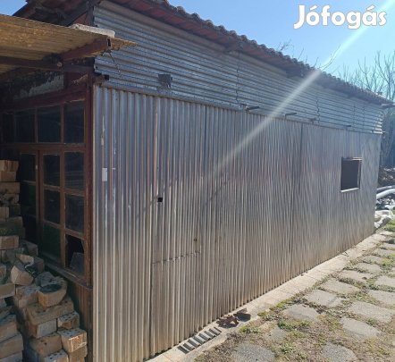 Bontandó faház alumínium burkolattal cserép nélkül