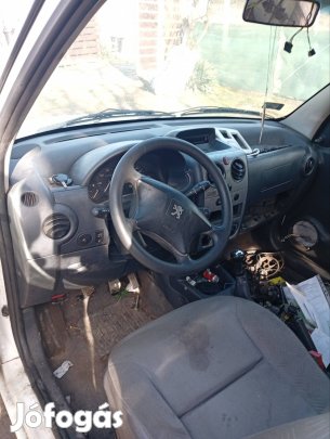 Bontás Peugeot partner 1,9 D