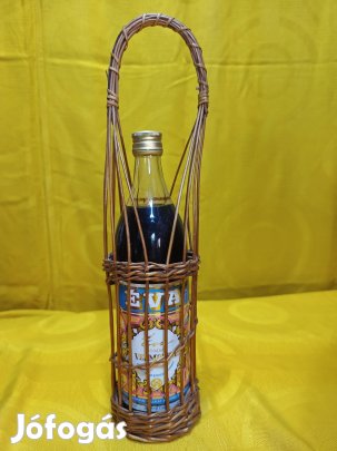 Bontatlan Éva Vermouth eredeti tartójában