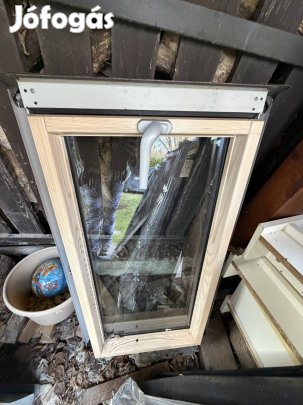 Bontott Roto alu-fa tetőablak