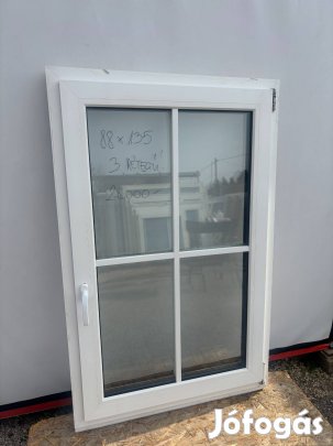 Bontott, használt, 3 rétegű üveges hőszigetelt, 90 x 120 közeli ablak