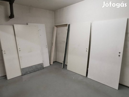 Bontott ajtók ingyen elvihetőek. Csak egyben