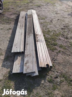 Bontott autószállító felépítmény