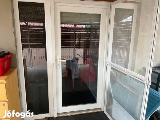 Bontott bejárati műanyag ajtó