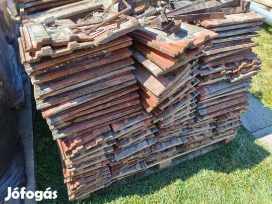 Bontott békéscsabai 253 mintájú cserép