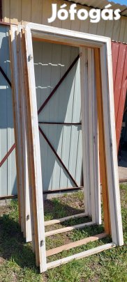 Bontott beltéri faajtók kerettel