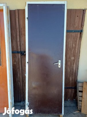 Bontott beltéri zárt ajtó tokkal együtt Domaszéken
