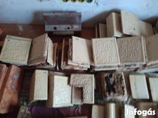 Bontott cserépkályha vaj színű