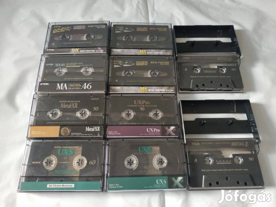 Bontott csomagolású, de új, sosem használt magnókazetták