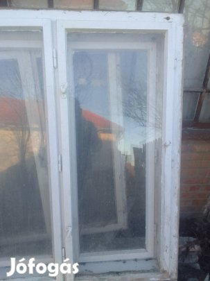 Bontott faablakok..