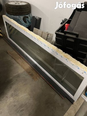 Bontott fehér műanyag ablak + alumínium redőny antracit