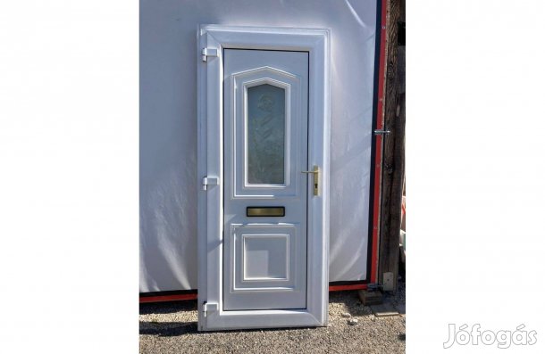Bontott használt hőszigetelt műanyag bejárati ajtó 90 x 210