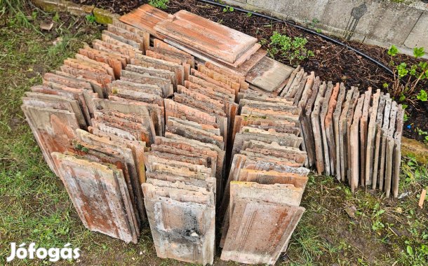 Bontott kerámia cserép