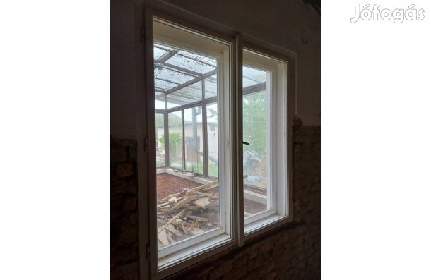 Bontott kétszárnyú ablak