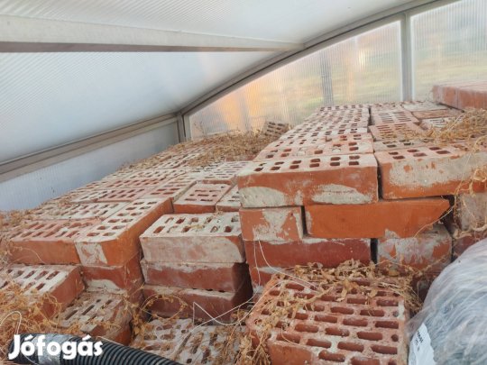 Bontott kisméretű klinker tégla és nagyméretű falazótégla eladó 