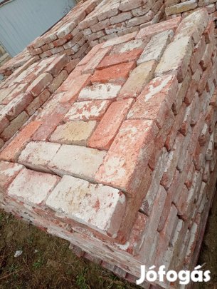 Bontott kisméretű tégla!