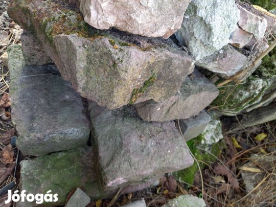 Bontott lábazati kocka és szbálytalan formájú terméskő 0,5m3