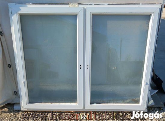Bontott műanyag ablak 2 szárnyas kivitel
