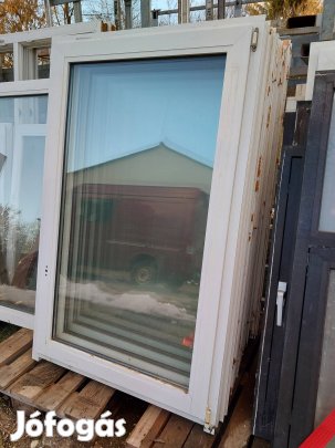 Bontott műanyag ablak eladó (103 x 165 cm, bukó-nyiló)