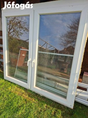Bontott műanyag ablak redőnyével eladó