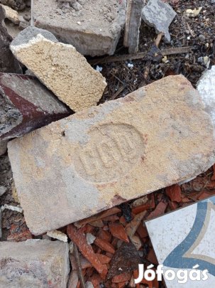 Bontott nagyméretű tégla eladó Dunakeszin.